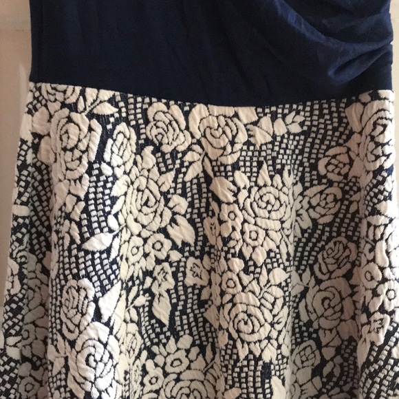 Navy blue and white sleeveless dress - Picture 4 of 5